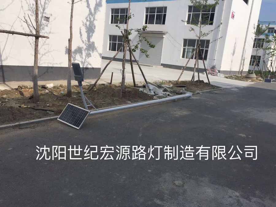 組裝太陽能路燈