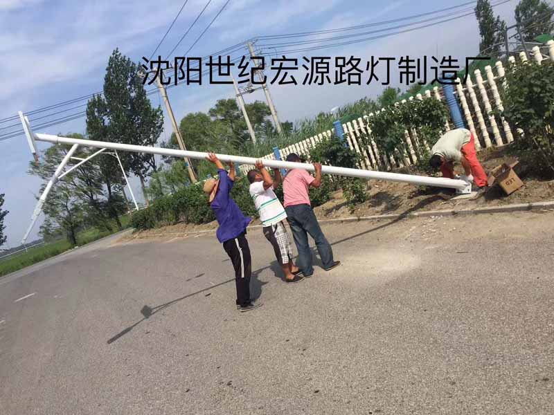 立太陽能路燈
